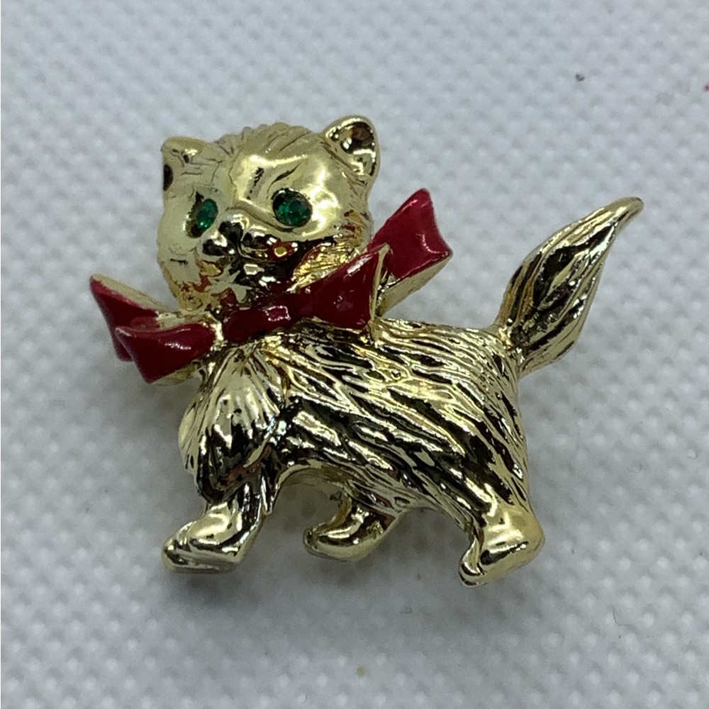 Gold Tone Cat Brooch/Pin with Red Bow and Green Stone Set Eyes